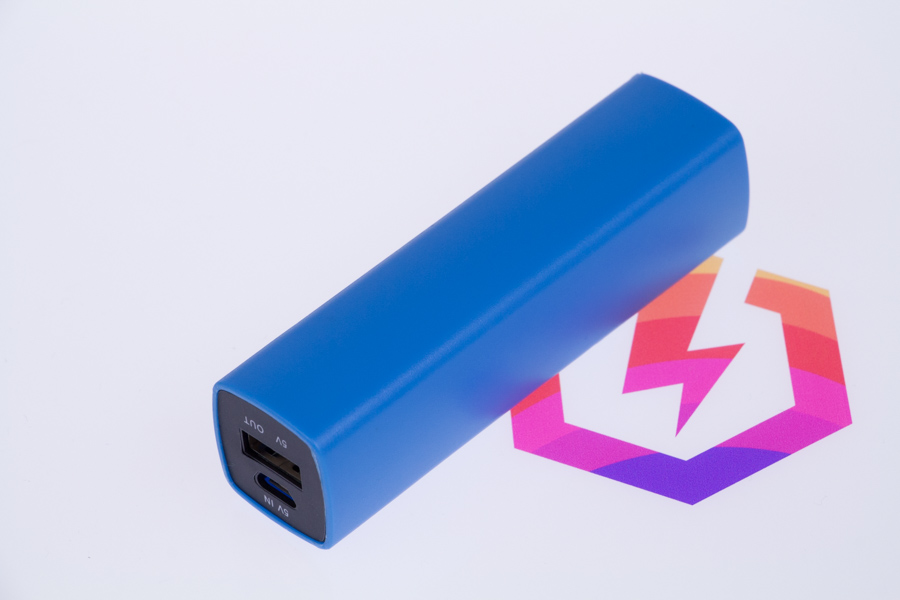 Niebieski powerbank 2000mAh ze znakowaniem logo